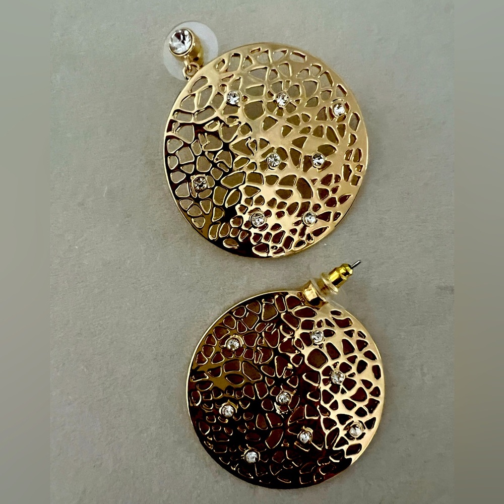Earrings. Gold. Lilly Pulitzer.